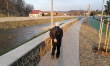 Primátor Bardejova Boris Hanuščak skontroloval úpravu nábrežia Tople