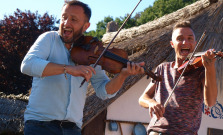 VIDEO | Ondrej Kandráč a David Key nahrali tanečnú rozprávku Abraka Dabraka