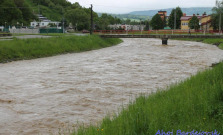 Rieka Topľa sa v uplynulých dňoch dvihla, no nevyliala sa