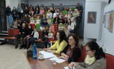 VIDEO | Ocenenie za Cestu slobody | Študenti sa stretli s delegátom pri OSN | Zázračná truhlica veršov