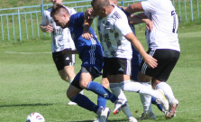 Nedeľňajšie okresné derby prilákalo stovky divákov, góly padali len v prvom polčase