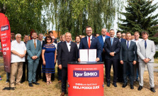VIDEO | Šimko podpísal tretiu dohodu s ľuďmi – v okolí Košíc. VOLVO musí priniesť prospech celému regiónu