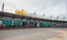 Na košickom letisku našli muža spiaceho v lietadle. Kapitána sa opýtal: Už letíme?