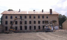 VIDEO | V Košiciach búrajú problémovú budovu. Po rokoch požiarov a kriminality definitívne mizne