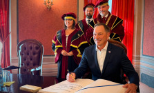Peter Bondra si z rúk primátora Polačeka prevzal čestné občianstvo Košíc